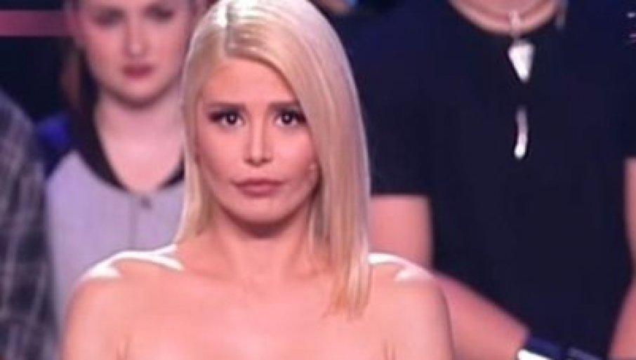 ponizavanje:-blokaderi-brisu-pod-anom-mihajlovski,-“vreme”-pise-da-sada-zaraduje-100.000-dolara ponizavanje:-blokaderi-brisu-pod-anom-mihajlovski,-“vreme”-pise-da-sada-zaraduje-100.000-dolara