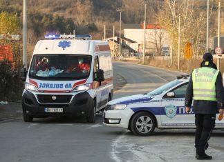 (FOTO) AUTO UDARIO U BANDERU Saobraćajna nezgoda kod Silbaša: Kablovi pali na nisko rastinje i buknuli (foto)-auto-udario-u-banderu-saobracajna-nezgoda-kod-silbasa:-kablovi-pali-na-nisko-rastinje-i-buknuli