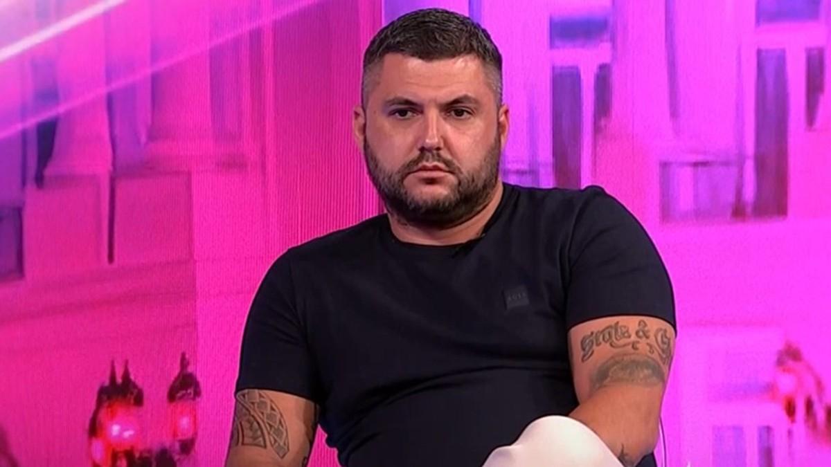 car-se-ukljucio-u-program,-drama-s-asminom!-durdzic-pozeleneo:-“slao-si-boksere-na-mene”,-ovo-je-filipova-verzija-skandala-u-hrvatskoj:-“hteo-sam-da-maja-ostane-sa-mojim-drugarima” car-se-ukljucio-u-program,-drama-s-asminom!-durdzic-pozeleneo:-“slao-si-boksere-na-mene”,-ovo-je-filipova-verzija-skandala-u-hrvatskoj:-“hteo-sam-da-maja-ostane-sa-mojim-drugarima”
