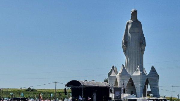 otkrivena-najveca-statua-bogorodice,-visoka-55-metara:-poljski-biznismen-nije-zalio-23-miliona-evra,-slike-oduzimaju-dah-(foto) otkrivena-najveca-statua-bogorodice,-visoka-55-metara:-poljski-biznismen-nije-zalio-23-miliona-evra,-slike-oduzimaju-dah-(foto)