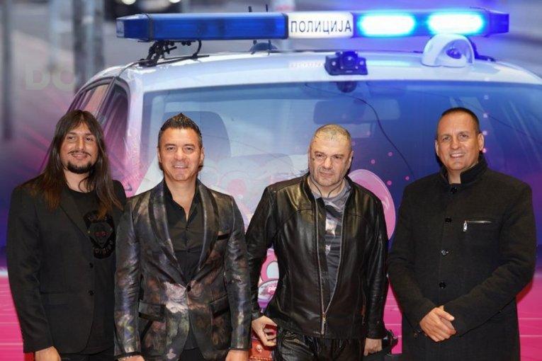 masovna-tuca-na-koncertu-amadeus-benda:-policija-hitno-prekinula-nastup,-obezbedenje-moralo-da-reaguje!-(video) masovna-tuca-na-koncertu-amadeus-benda:-policija-hitno-prekinula-nastup,-obezbedenje-moralo-da-reaguje!-(video)