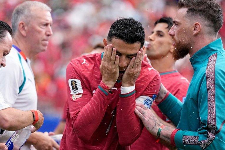 kristijano-ronaldo-najavio-kraj-karijere!-fudbal-vise-nece-biti-isti,-odlazi-covek-koji-je-odusevio-i-nervirao-mnoge!-(video) kristijano-ronaldo-najavio-kraj-karijere!-fudbal-vise-nece-biti-isti,-odlazi-covek-koji-je-odusevio-i-nervirao-mnoge!-(video)
