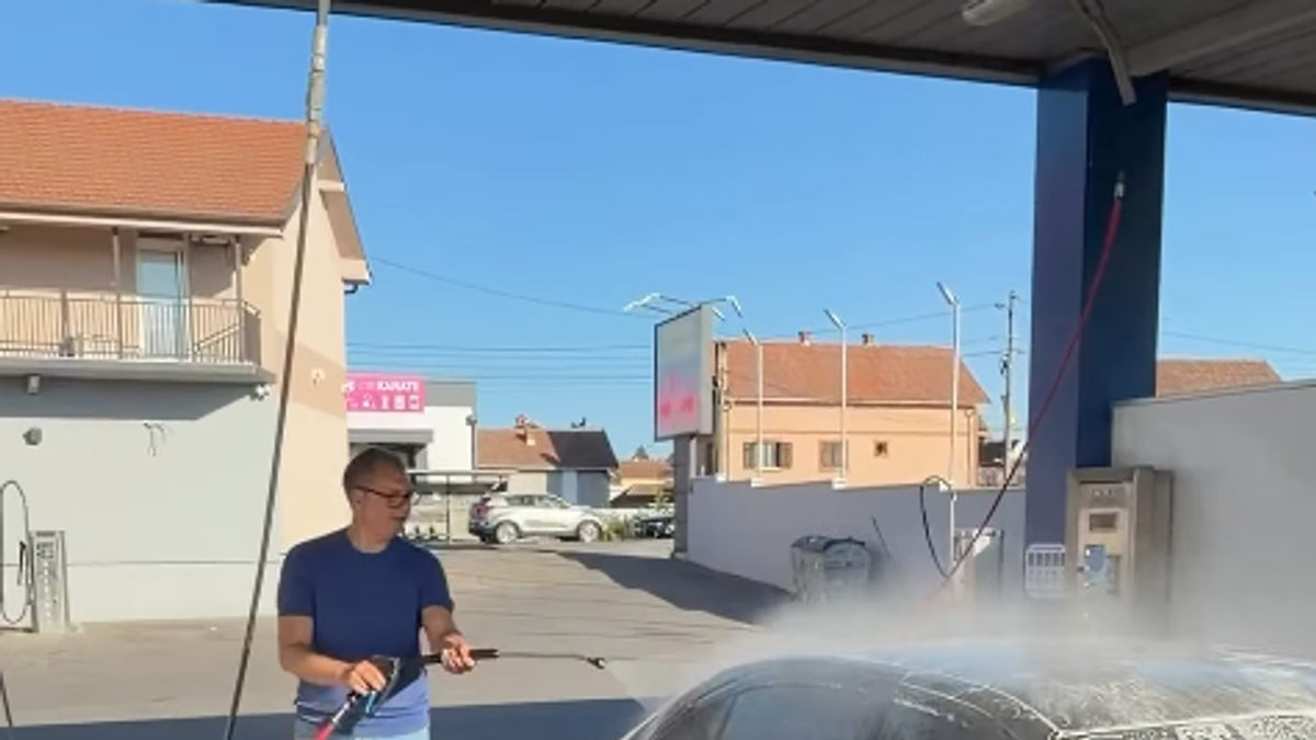 “pokusao-da-operem-auto,-svadao-se-sa-crevom-i-zetonima”-vucic-objavio-video-iz-autoperionice:-“pripreme-za-kampanju-privode-se-kraju” “pokusao-da-operem-auto,-svadao-se-sa-crevom-i-zetonima”-vucic-objavio-video-iz-autoperionice:-“pripreme-za-kampanju-privode-se-kraju”