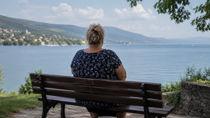 mislila-je-da-joj-svekrva-zeli-dobro,-a-onda-je-cula-tajni-razgovor:-“krv-mi-se-sledila-u-zilama”