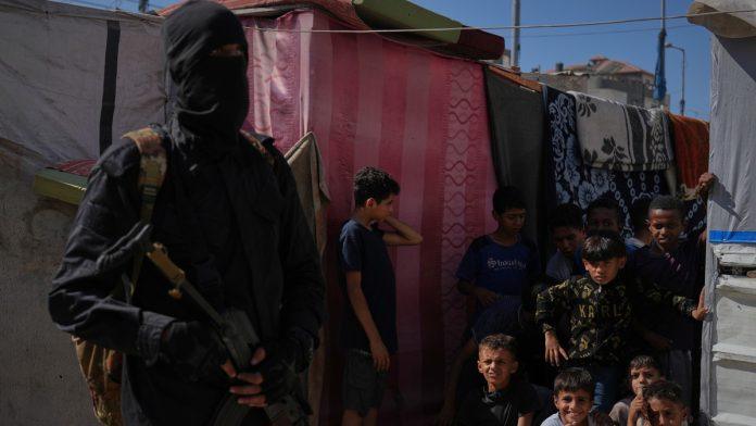 “prihvatamo-trampov-plan-za-drugu-fazu”-hamas-spreman-na-dogovor:-pozvao-odbor-za-mir-da-“primora”-izrael-da-zaustavi-napade