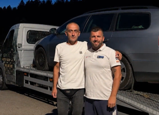 (FOTO) Porodici iz Srbije se pokvario auto u Crnoj Gori, usledio je ŠOK! O ovoj priči bruji ceo region: Ostali na putu sa BEBOM, onda je Miki iz Kolašina sve ostavio bez teksta (foto)-porodici-iz-srbije-se-pokvario-auto-u-crnoj-gori,-usledio-je-sok!-o-ovoj-prici-bruji-ceo-region:-ostali-na-putu-sa-bebom,-onda-je-miki-iz-kolasina-sve-ostavio-bez-teksta