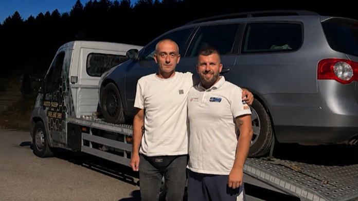 (foto)-porodici-iz-srbije-se-pokvario-auto-u-crnoj-gori,-usledio-je-sok!-o-ovoj-prici-bruji-ceo-region:-ostali-na-putu-sa-bebom,-onda-je-miki-iz-kolasina-sve-ostavio-bez-teksta