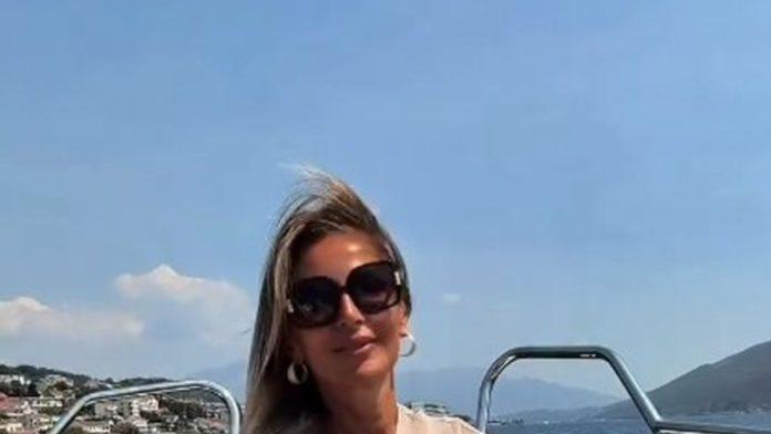 gole-noge-u-prvom-planu-voditeljka-rts-a-podelila-video-sa-letovanja,-komentari-pljuste:-“najlepsa-zeno!”,-u-sestoj-deceniji-je-kao-avion