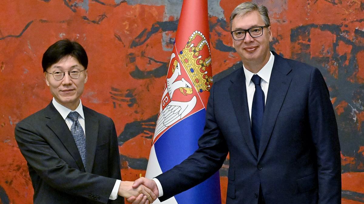 “zelimo-da-otvorimo-jos-vise-prostora-za-saradnju”-vucic-primio-akreditivna-pisma-novoimenovanih-ambasadora-koreje,-alzira-i-kazahstana-(foto) “zelimo-da-otvorimo-jos-vise-prostora-za-saradnju”-vucic-primio-akreditivna-pisma-novoimenovanih-ambasadora-koreje,-alzira-i-kazahstana-(foto)