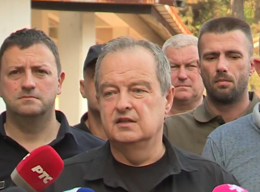 “najteza-situacija-je-u-deliblatskoj-pescari!”-dacic-nakon-sastanka-staba-za-vanredne-situacije:-borba-je-strasna,-ali-su-gradani-i-kuce-za-sada-bezbedni! “najteza-situacija-je-u-deliblatskoj-pescari!”-dacic-nakon-sastanka-staba-za-vanredne-situacije:-borba-je-strasna,-ali-su-gradani-i-kuce-za-sada-bezbedni!