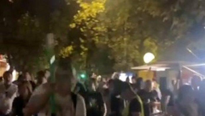 skandal-na-protestu-u-backoj-palanci!-blokaderi-izveli-devojcicu-(13)-na-binu,-dete-stavili-u-centar-politickog-obracuna