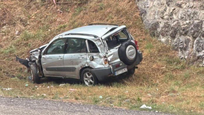 “tojota”-sletela-sa-puta!-nesreca-izmedu-krcagova-i-sevojna,-nema-teze-povredenih-(foto)