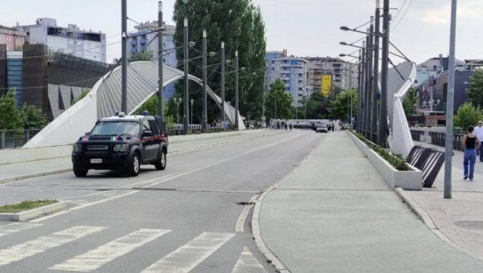 srbi-strepe-od-otvaranja-mosta-na-ibru-“novosti”-u-severnoj-mitrovici:-najava-povlacenja-kfora-komplikuje-bezbednosnu-situaciju-na-kim