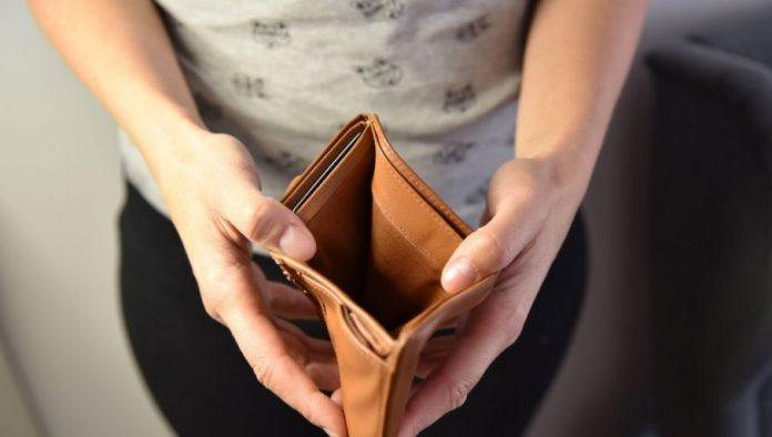 racunica-od-koje-boli-glava:-evo-gde-vam-nestaje-20.000-dinara-mesecno