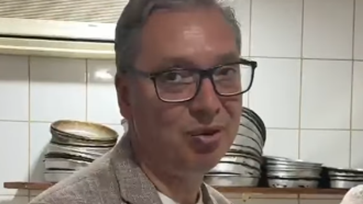“ja-sam-birao-ime,-da-se-neki-nerviraju”-vucic-posetio-pekaru-“oskar”-u-prokuplju:-“dobra-pekara-i-miris-svezeg-peciva-uvek-dobro-dodu”-(video) “ja-sam-birao-ime,-da-se-neki-nerviraju”-vucic-posetio-pekaru-“oskar”-u-prokuplju:-“dobra-pekara-i-miris-svezeg-peciva-uvek-dobro-dodu”-(video)
