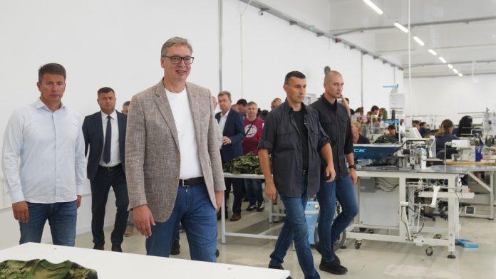 raste-izvoz-alkoholnih-pica-u-kinu,vazno-za-opstanak-industrije-vina-i-rakije:-vucic-nastavlja-posetu-toplickom-okrugu-obilaskom-destilerije-mi-mi-do.o-u-blacu