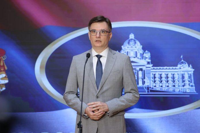 “smeta-im-novac-za-borce,-ali-ne-i-milioni-iz-inostranstva-za-nvo”-jovanov-o-pisanju-radija-slobodna-evropa:-da-li-je-sporno-sto-su-poslanici-sns-a?!