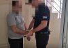 (VIDEO) LAŽIRAO DOKUMENTACIJU, PA POKRAO VIŠE OD 40 MILIONA DINARA! Uhapšen prevarant iz Bajine Bašte: Policija ga uvela u kola s lisicama na rukama (video)-lazirao-dokumentaciju,-pa-pokrao-vise-od-40-miliona-dinara!-uhapsen-prevarant-iz-bajine-baste:-policija-ga-uvela-u-kola-s-lisicama-na-rukama