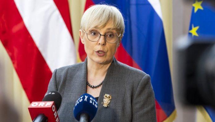 rusofobija-u-sloveniji-dostigla-vrhunac:-predsednici-musar-broje-koliko-je-puta-bila-u-rusiji-i-“ispituju”-je-zbog-prijateljice-ruskinje