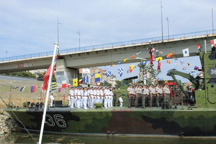 velicanstvena-scena-na-dunavu-u-novom-sadu!-svecano-obelezen-dan-recne-flotile:-parada-brodova-odusevila-prisutne,-secanje-na-slavni-brod-“jadar”!-(foto)
