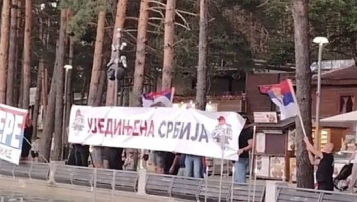 srbija-je-pobedila!-centar-zlatibora-u-bojama-trobojke,-poslata-snazna-poruka-jedinstva-i-boljeg-sutra-(video)