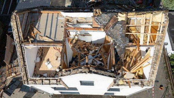 novi-snimci-katastrofe-u-nemackoj:-tornado-ostavio-pustos-za-sobom-(foto/video) novi-snimci-katastrofe-u-nemackoj:-tornado-ostavio-pustos-za-sobom-(foto/video)