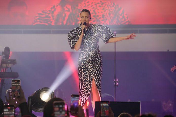 drama-na-nastupu-aleksandre-prijovic:-snimak-se-prosirio-munjevitom-brzinom,-nepoznati-muskarac-joj-uradio-ovo!