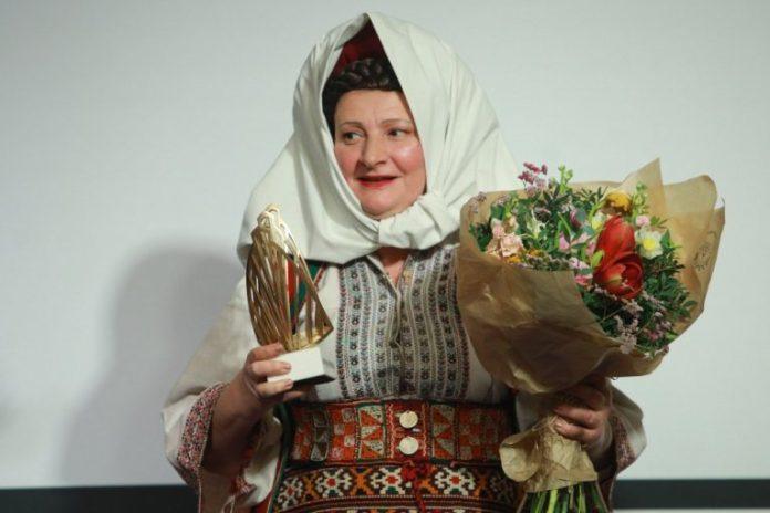 skandal-u-hrvatskoj:-srpska-pevacica-pevala-o-krajini,-sud-joj-presudio,-ona-im-se-izvinila!