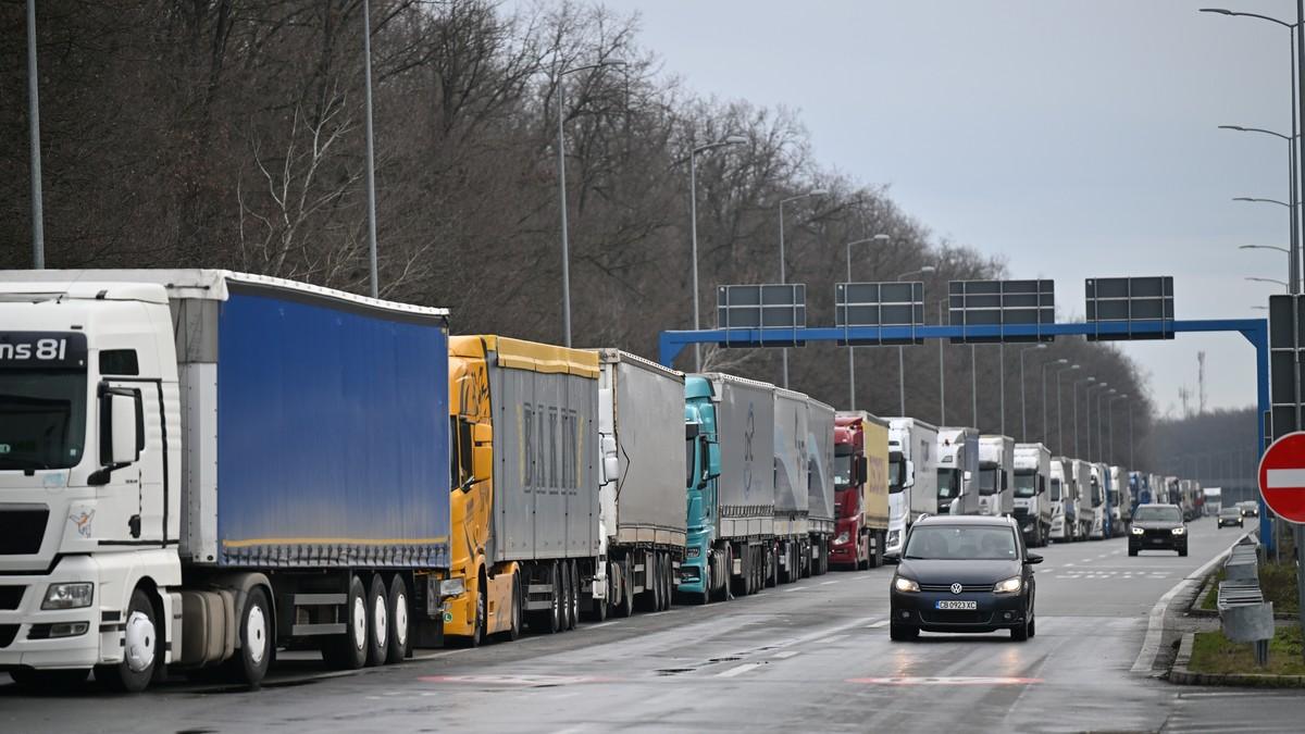 potvrdeno-pisanje-“blic-biznisa”:-ministarstvo-pokrece-anketu-za-srpske-vozace!-trazi-se-resenje-problema-sa-ees potvrdeno-pisanje-“blic-biznisa”:-ministarstvo-pokrece-anketu-za-srpske-vozace!-trazi-se-resenje-problema-sa-ees