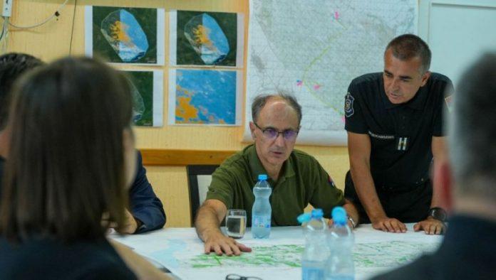 zahvaljujem-vam-na-hrabrosti,-a-apelujem-na-gradane-da-budu-odgovorni:-premijer-macut-obisao-heroje-u-deliblatskoj-pescari-(foto)