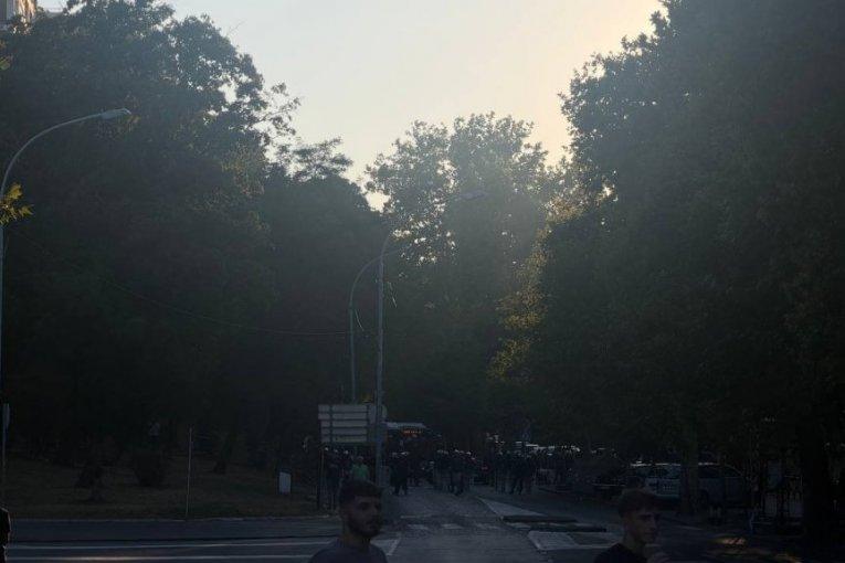 beograd-pod-“opsadom”:-policija-morala-da-blokira-humsku!-(video,-foto) beograd-pod-“opsadom”:-policija-morala-da-blokira-humsku!-(video,-foto)