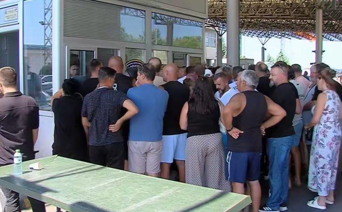 srbi-zaglavljeni-na-granici-satima,-pare-samo-lete!-zbog-novog-sistema-u-makedoniji-placaju-i-do-300-evra:-postave-vam-samo-jedno-pitanje,-a-onda-nastaje-pakao!