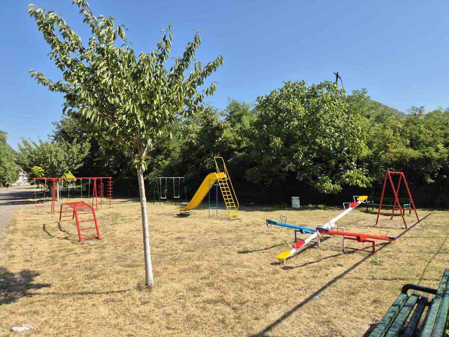 bolji-uslovi-za-decu-i-rekreativce:-u-malozvornickoj-opstini-uredena-igralista-i-sportski-tereni-(foto) bolji-uslovi-za-decu-i-rekreativce:-u-malozvornickoj-opstini-uredena-igralista-i-sportski-tereni-(foto)