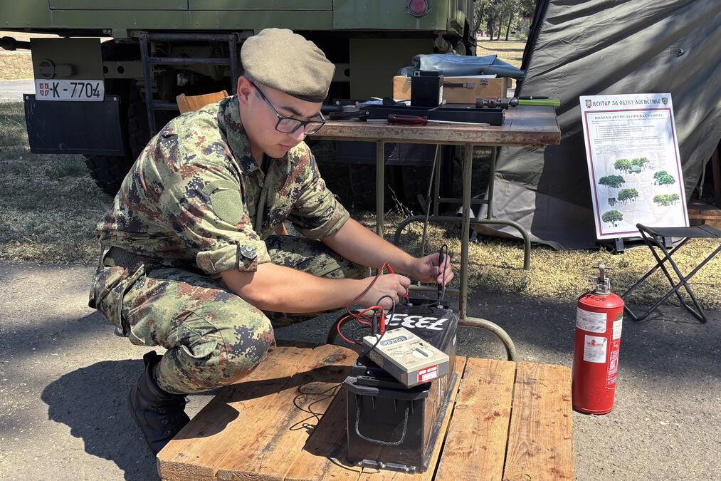 vojnici-prolaze-specijalisticku-obuku-za-vise-od-20-duznosti:-evo-za-sta-se-sve-pripremaju-u-vojsci-srbije vojnici-prolaze-specijalisticku-obuku-za-vise-od-20-duznosti:-evo-za-sta-se-sve-pripremaju-u-vojsci-srbije