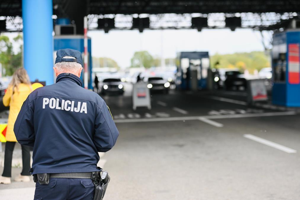 kolone-na-srpskim-granicama:-ako-danas-putujete-u-inostranstvo,-naoruzajte-se-strpljenjem-–-jedan-prelaz-je-posebno-opterecen kolone-na-srpskim-granicama:-ako-danas-putujete-u-inostranstvo,-naoruzajte-se-strpljenjem-–-jedan-prelaz-je-posebno-opterecen