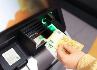 BANKOMAT ZAROBIO NOVAC: Muškarac pokušao da položi 6.000 evra u bankomat, uređaj prekinuo transakciju, a evo šta je pisalo na potvrdi bankomat-zarobio-novac:-muskarac-pokusao-da-polozi-6.000-evra-u-bankomat,-uredaj-prekinuo-transakciju,-a-evo-sta-je-pisalo-na-potvrdi
