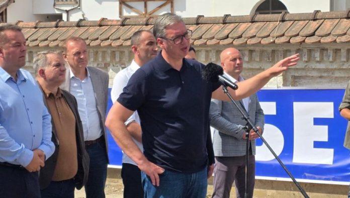 predsednik-na-terenu:-predsednik-obilazi-radove-na-izgradnji-nove-osnovne-skole-„jovan-cvijic”-u-vladimircima-(video)