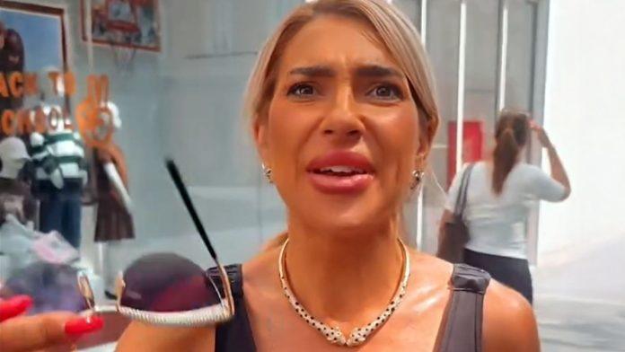 “vlasnik-mi-je-poklonio-pola-radnje,-toliko-mi-je-neprijatno”-jovana-jeremic-sa-novim-silikonima-prosetala-knez-mihajlovom-i-svratila-u-butik:-“kao-kraljica-da-je-dosla”