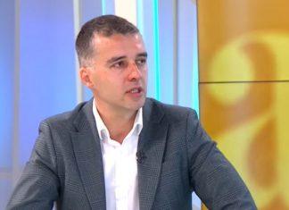“REKAO TI KURTIJEV POLICAJAC? ONAJ ŠTO VEZUJE SRBE ZA DRVO I PREBIJA IH” Danijela Nikolić demontirala izdajnika i lažova Savu Manojlovića “rekao-ti-kurtijev-policajac?-onaj-sto-vezuje-srbe-za-drvo-i-prebija-ih”-danijela-nikolic-demontirala-izdajnika-i-lazova-savu-manojlovica