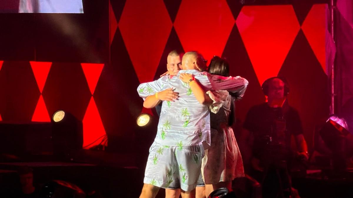 dado-polumenta-prekinuo-nastup-na-festivalu-usledila-scena-o-kojoj-svi-pricaju,-publika-zatecena-prizorom-(video) dado-polumenta-prekinuo-nastup-na-festivalu-usledila-scena-o-kojoj-svi-pricaju,-publika-zatecena-prizorom-(video)