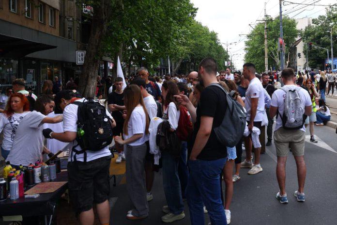 blokaderi-ne-znaju-ni-da-racunaju-dve-filmske-pojekcije-na-festivalu-naplacuju-200-dinara,-celo-vece-600,-a-komplet-karata-18.000-dinara!-festival-za-bogate