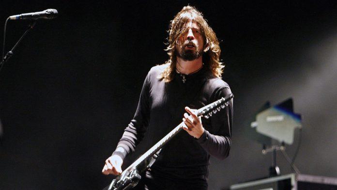 ac/dc-i-“fu-fajters”-zajedno-na-bini,-dejv-grol-porucuje:-“ovo-je-ostvarenje-sna!”-(foto)