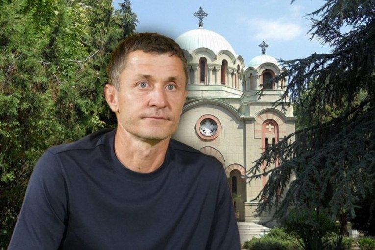 sasa-ilic-se-pomolio-za-partizan:-trener-crno-belih-pravo-iz-humske-otisao-u-crkvu-(video) sasa-ilic-se-pomolio-za-partizan:-trener-crno-belih-pravo-iz-humske-otisao-u-crkvu-(video)