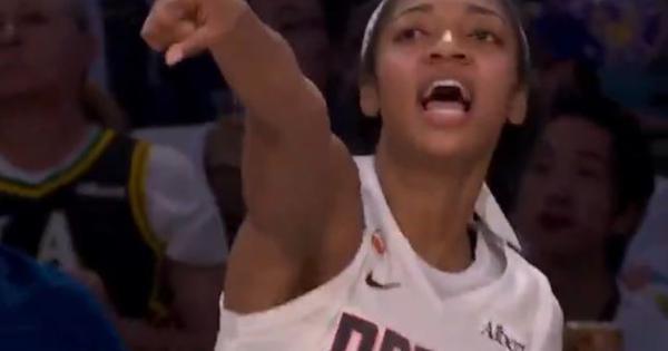 bizarna-scena-ostavila-igracice-u-soku:-utakmica-wnba-lige-prekinuta-zbog-se*sualne-igracke-na-parketu-/video/ bizarna-scena-ostavila-igracice-u-soku:-utakmica-wnba-lige-prekinuta-zbog-se*sualne-igracke-na-parketu-/video/