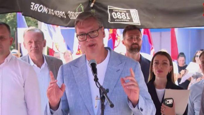 “za-porodice-sa-vise-od-cetvoro-dece-obezbedicemo-besplatne-udzbenike”-vucic-u-bujanovcu-obecao-pomoc-roditeljima