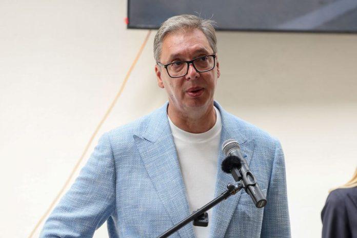 vucic-o-najavama-“kreni-promeni”-da-ce-ga-tuziti-zbog-pozara-u-deliblatskoj-pescari:-“to-su-drzavni-paraziti,-rade-15-minuta,-ostalo-vreme-pljuju-drzavu”