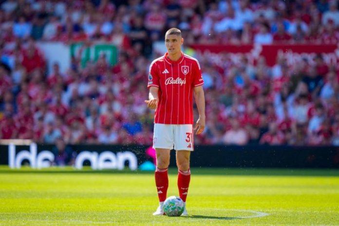 srbin-odusevio-englesku!-nikola-milenkovic-sa-sinom-tadejem-hit-premijer-lige!-(foto)