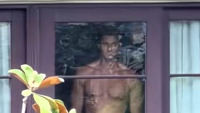 zgodni-muskarac-stao-bez-majice-na-balkon-iznad-ceremonije-vencanja,-gosti-ostali-u-soku:-“ovo-je-pravi-test-za-mladu”