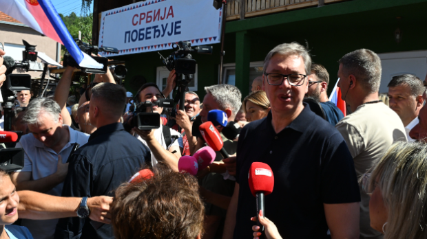 Председник-Србије-у-посети-Јабланичком-и-Пчињском-округу,-најавио-програм-развоја-за-пет-округа-на-југу-Србије Председник-Србије-у-посети-Јабланичком-и-Пчињском-округу,-најавио-програм-развоја-за-пет-округа-на-југу-Србије