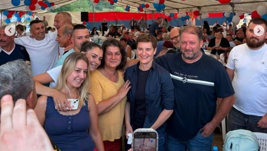 brnabiceva-iz-knjazevca:-ovaj-narod-se-nije-uplasio-blokadera!-–-u-oktobru-idemo-na-jos-ubedljiviju-pobedu-(foto) brnabiceva-iz-knjazevca:-ovaj-narod-se-nije-uplasio-blokadera!-–-u-oktobru-idemo-na-jos-ubedljiviju-pobedu-(foto)